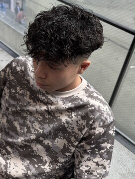 イーラ(era) スペインカールスパイラルパーマ黒髪マッシュ前下がり