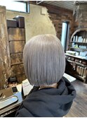 切りっぱなしボブ×ホワイトシルバー
