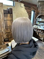 ヘアー クリエイト カルバリ(HAIR CREATE Calbari)&nbsp;切りっぱなしボブ×ホワイトシルバー