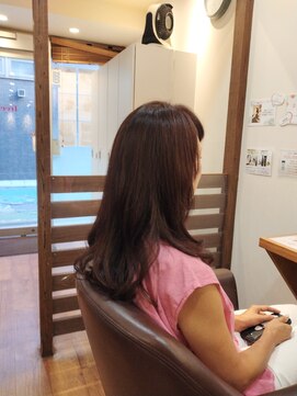 フリージア(freesia) 30代40代50代/大人ふんわりカール/艶髪