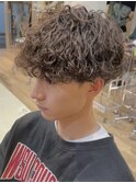 秋田メンズカットメンズパーマ波巻きパーマセンターパート眉毛