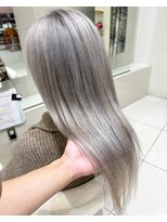 エリス ナンバ(Eliss Namba)&nbsp;透明感シルバーグレージュ