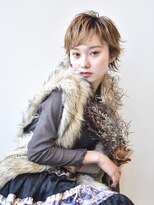 サークル(CIRCLE)&nbsp;マッシュショートカーキグレージュ大人かわいいフェザーバング