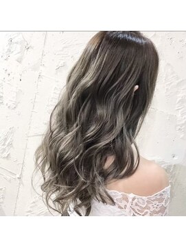 カルラ(Karra) アッシュブラウンハイライト