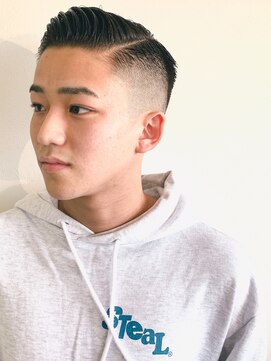 サンディーズバーバーショップ(Sandees) 七三サイドグラデーション黒髪短髪刈り上げトラッド