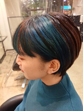 エイチ エアー ダヴ H air DAV調布北口 キレイなブルーハイライト ショートボブ