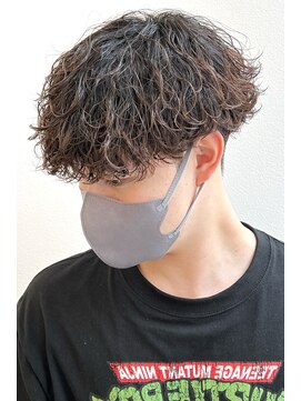 ササ ウメダ(33 UMEDA) 前下がり刈り上げツーブロック波巻きスパイラルパーマ大阪梅田