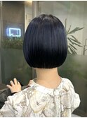 ブルーブラックのミニボブ