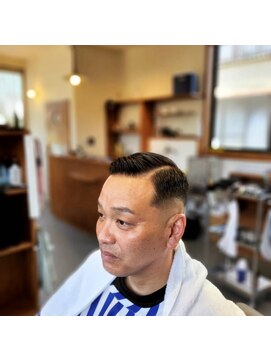夕やけ理髪店 サイドパートスキンフェード