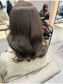 オリーブベージュ