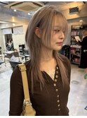 ハッシュカット/レイヤーカット/シルバーベージュ