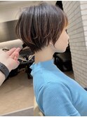 耳かけ/ショートボブ/フォギーベージュ/毛先ウェーブパーマ小林