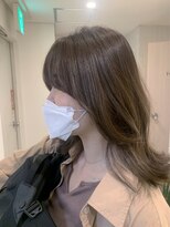 フローラ(FLORA)&nbsp;フェイスレイヤーで韓国風、繊細ハイライトで透け感