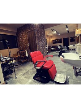 ◆平日夜21時まで営業◆落ち着いた雰囲気があるこだわりのサロン空間＜駐車場有＞