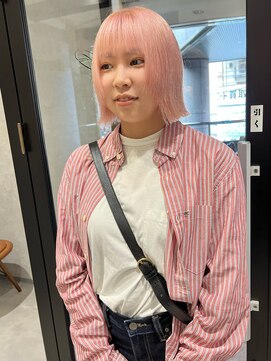 ラミエバイメルト 下北沢(lamie by melt) ホワイトピンク顔周りレイヤー切りっぱなしボブブリーチカラー