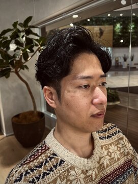 ウノプリールヴァモス(unopulir Vamos) 40代メンズアップバングパーマ