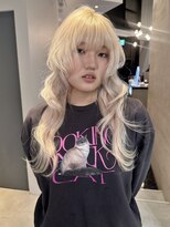 シェノン バイ アランスミシー 表参道(CHAINON by Alan smithee) ハイレイヤーホワイトブロンド