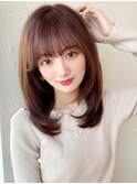 20代に人気！顔周りの後れ毛がかわいいシャギーレイヤーロング