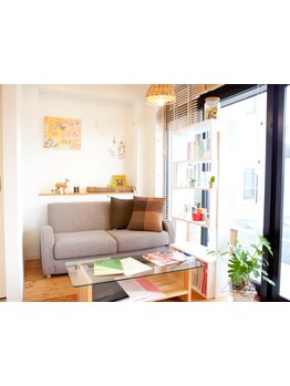 木のぬくもりを感じる店内はゆったりとした癒しの空間♪髪のお悩みやご要望に寄り添い、理想のスタイルへ☆