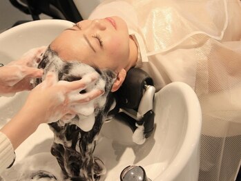 リッカ たまプラーザ(Lycka)の写真/≪Lycka≫の極上シャンプーとヘッドスパメニューが大人気！自分だけの至福のひと時をご提供。