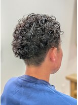 ウィスカーヘアー(whisker hair)&nbsp;プードルパーマ　アップバング