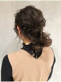 カジュアルポニーアレンジ_耳かけウェーブパーマ_ba260794