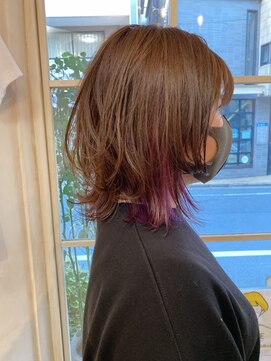 アミュレ(Amule) 大人気インナーカラーラベンダーバイオレットくびれヘア外ハネ