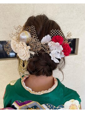 シークレットベースエヌ(Secret Base N) 成人式ヘアセット☆下めシニヨンアレンジアップ華やかスタイル☆