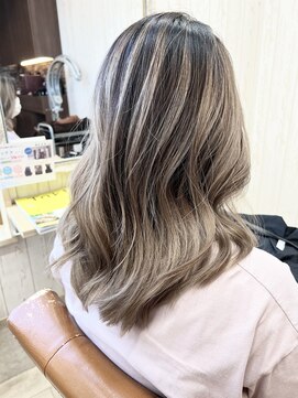 ルアナ(LUANA) バレイヤージュカラー（ホワイトベージュ）