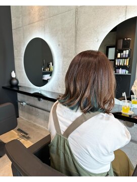 ゲン(gen) 【坂元 智信】インナーカラー　ベージュ×ブルーグリーン