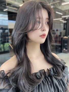 フォンズ(FONS) アッシュグレー/レイヤーカット/くびれヘア/学割クーポン