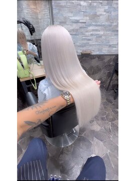 テイス 新宿(TACE) ホワイトカラー[ネビージュ/黒髪/小顔/新宿]