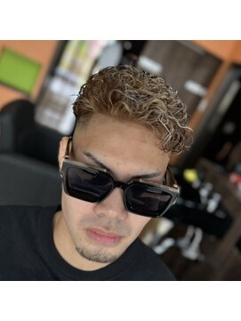 ピシャッとニ代目銀二郎 カーリーパーマ【広島/理容室/古民家バーバー二代目銀二郎】