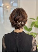 ミディアムヘアのゆるっとアップ