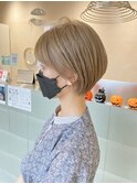ハイトーンベージュ×ショートボブ#くすみベージュ#刈り上げボブ