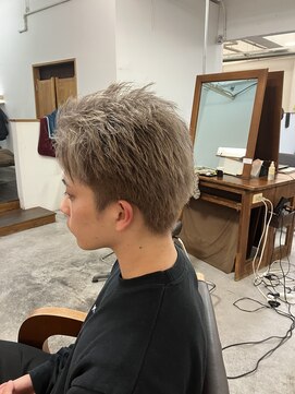 エフフォーユアヘアー 北方店(F for your hair) シルバーベージュ×スパイキーショート