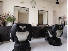 席は二つあり広々とした空間(霞ヶ関/川越/メンズ/フェード/深夜)