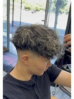 アフューズバイストゥー(Vfuse by StueW) スペインカール×ホワイトメッシュ×スキンフェード