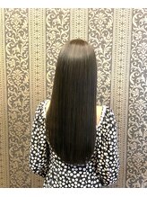 【ダメージを最小限に】髪への優しさを追求。厳選された薬剤で「艶感」を最大限に引き出します。