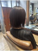 暗め透明感カラーの切りっぱなしボブ