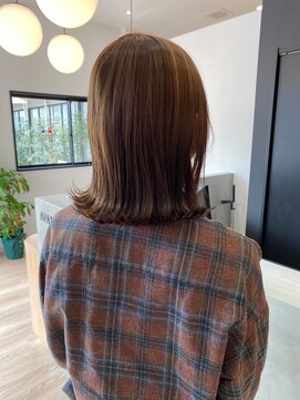 チェレ ロッソ 金剛店(Chere rosso) 切ぱっなしボブハイライトイルミナカラー