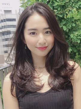 ティア(Tia.) (ロングヘア/レイヤーカット/かきあげ/前髪/小顔/髪質改善)