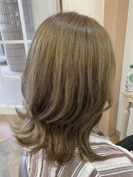 アルターリール(aL ter Rire) レイヤーカット/アッシュベージュ/福原遼華