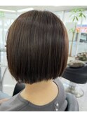 縮毛矯正履歴有り前下がりショートカット、丸みのあるボブカット