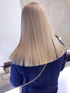 サンク 原宿 表参道(cinq) ケアブリーチレイヤーカット切りっぱなしボブワイドバング