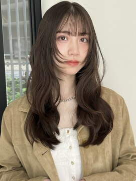 ローネス(LONESS) 小顔に見えるレイヤーカットと透明感たっぷりくすみベージュ