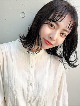 シロ(SiLO) 大人かわいい*ナチュラルグレージュの外ハネミディ