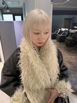 リンドトウキョウ(LINDO TOKYO) ホワイトベージュ/大阪/心斎橋/ハイトーン/ブリーチ/縮毛矯正