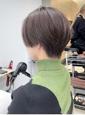 グレージュ/ハンサムショート/前髪なし/前下がりショートボブ