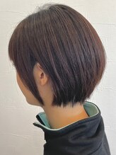 《アディクシーカラーとは？普通のカラーと何が違うの？》上品で柔らかな髪色と似合わせショートヘア◎